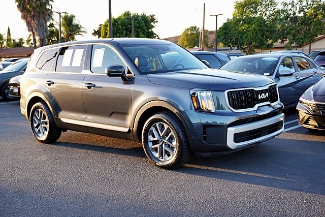 2024 Kia Telluride LX photo 2