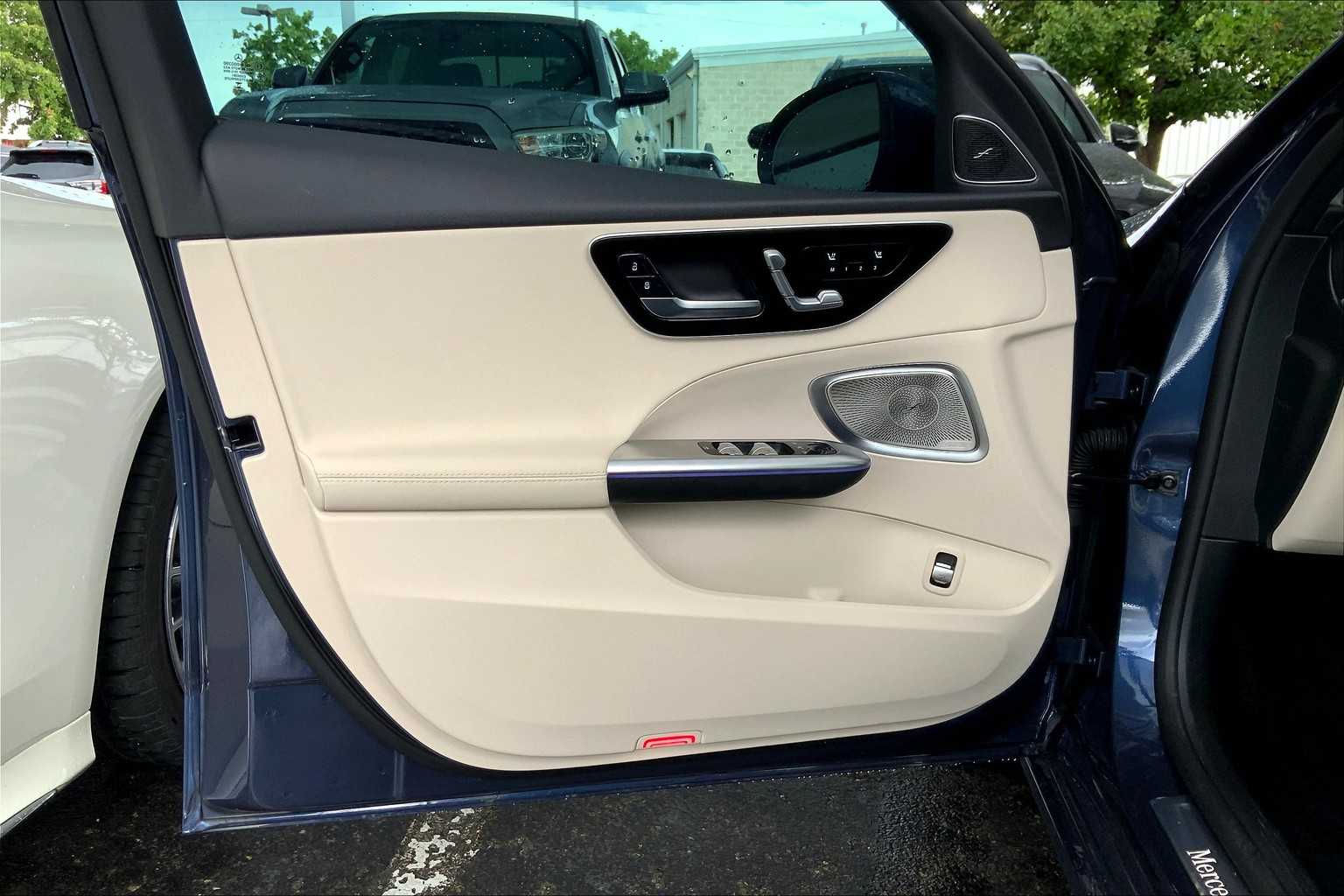 2025 Mercedes Benz C 300 photo 14