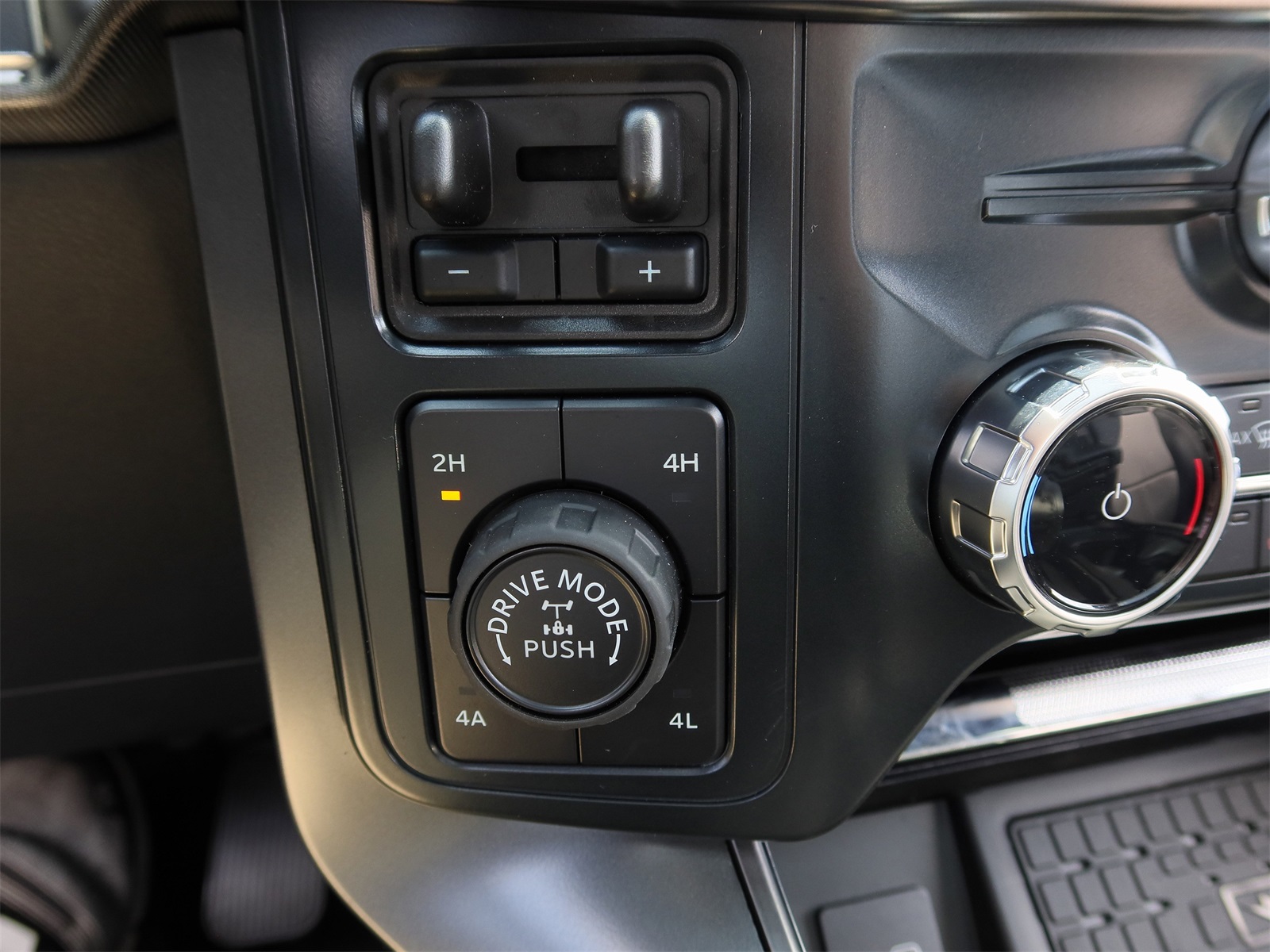 2025 Ford F-150 Lariat photo 16