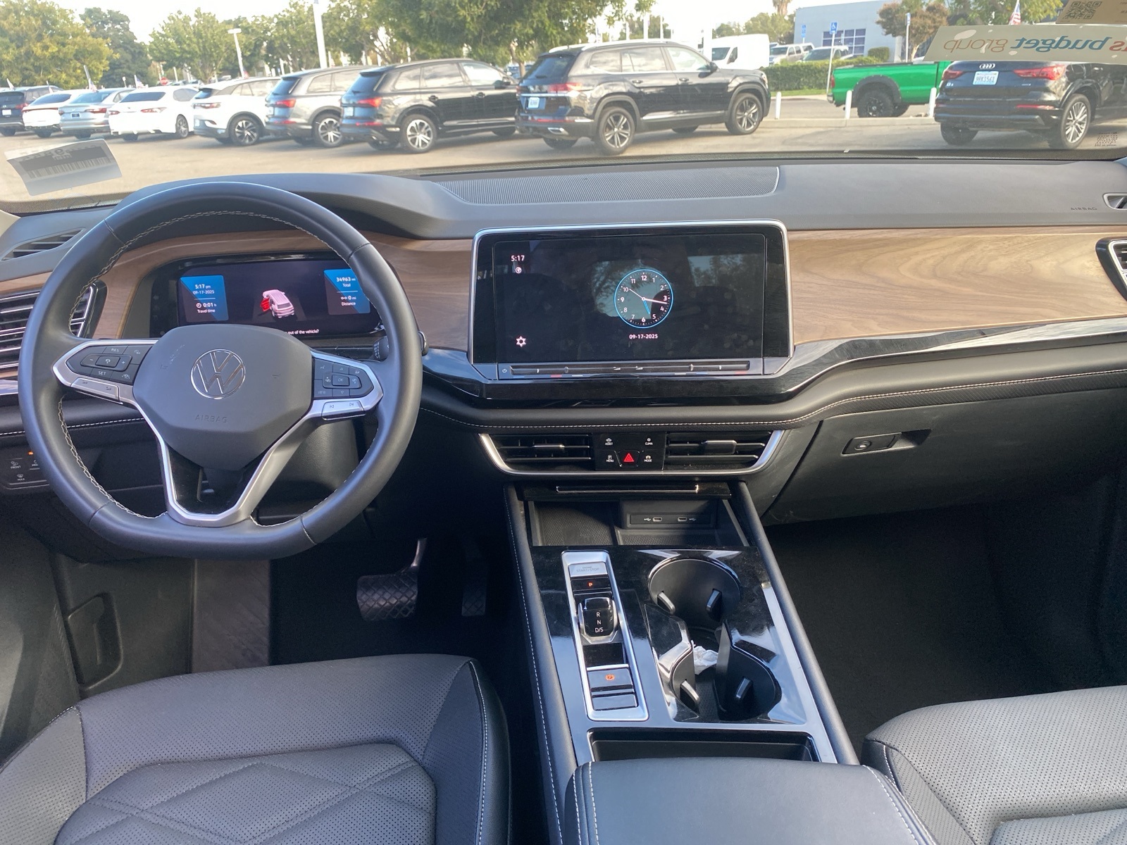 2024 Volkswagen Atlas SE Technology photo 11