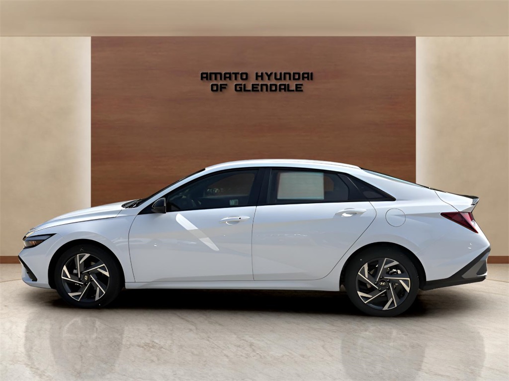 2025 Hyundai Elantra SEL Sport photo 2