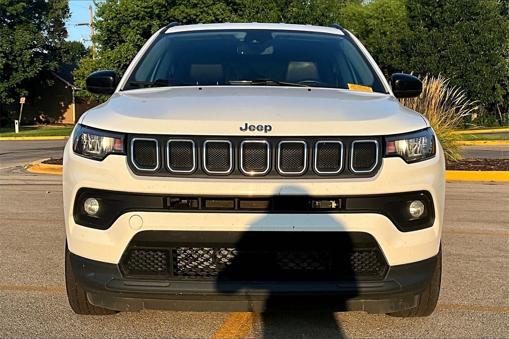 Used 2022 Jeep Compass Latitude Lux with VIN 3C4NJDFB4NT177549 for sale in Kansas City