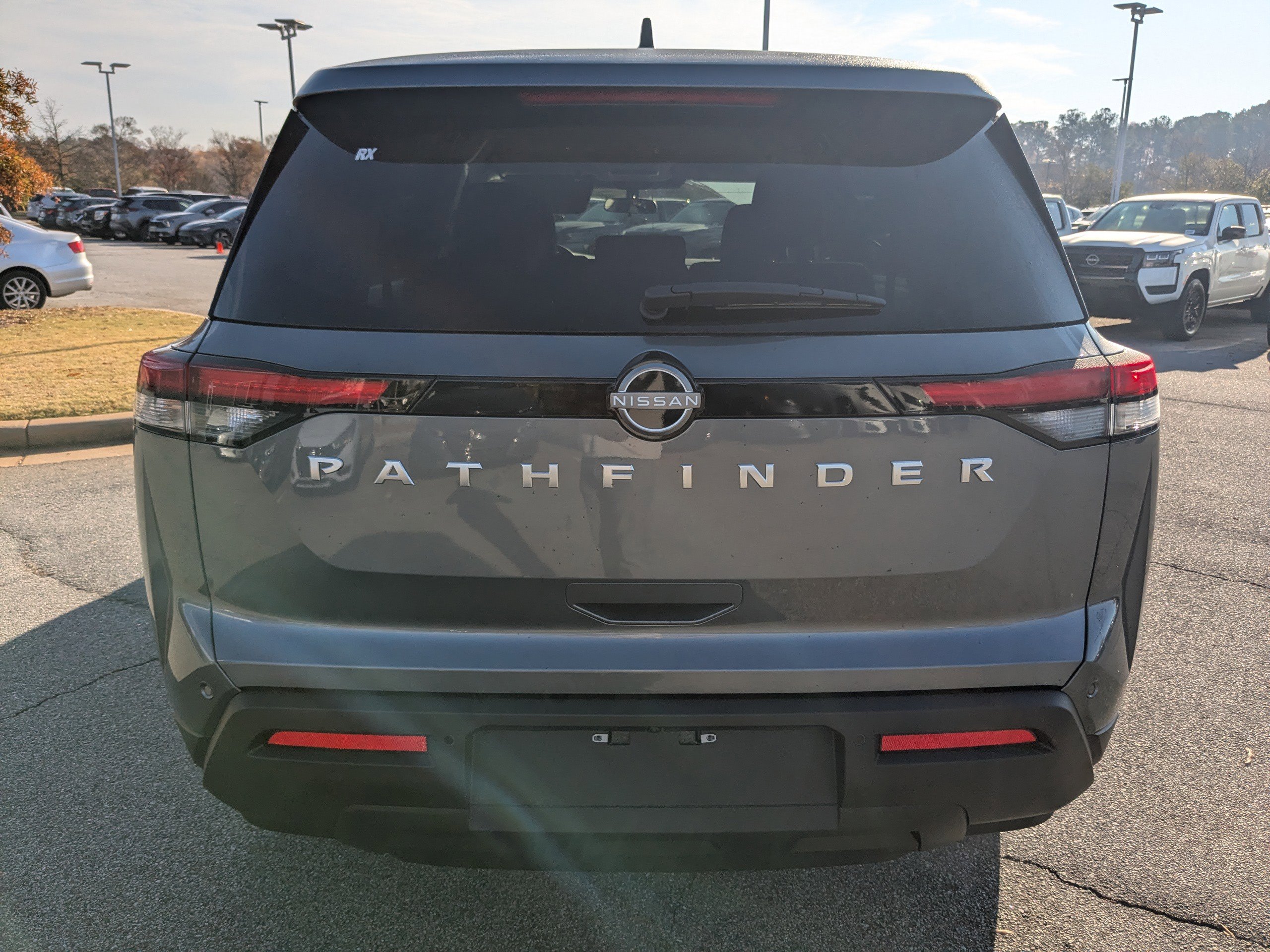 2025 Nissan Pathfinder S photo 2