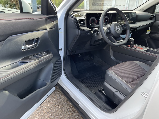 2025 Nissan Kicks SR photo 18