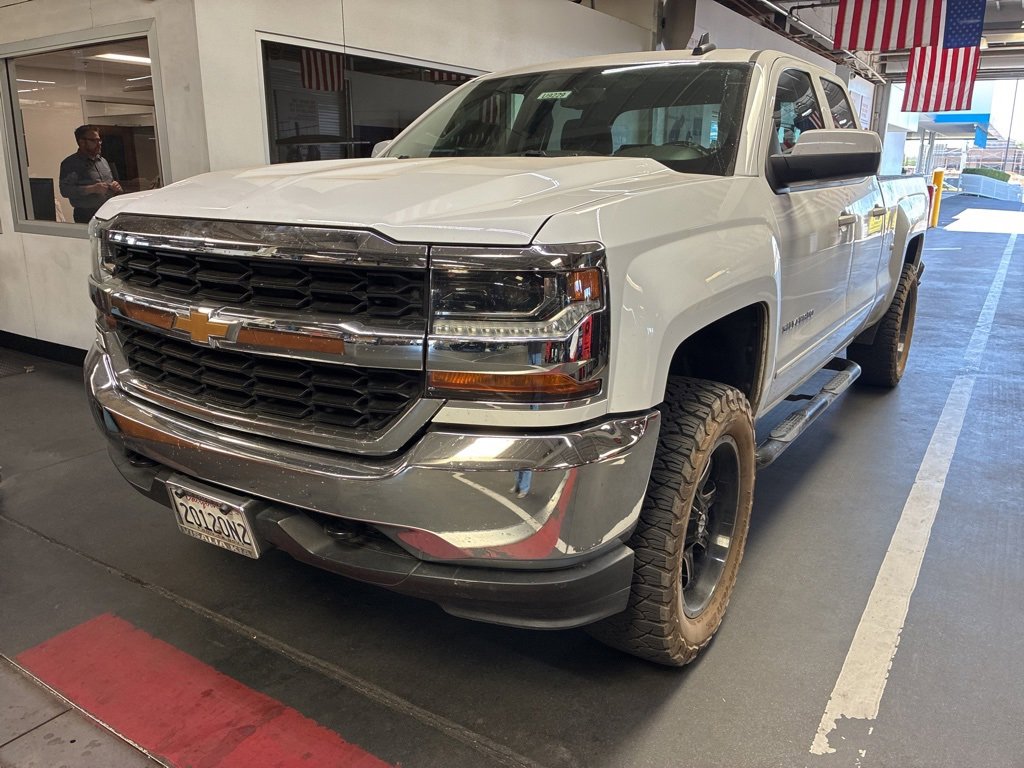 2018 Chevrolet Silverado 1500 LT photo 3