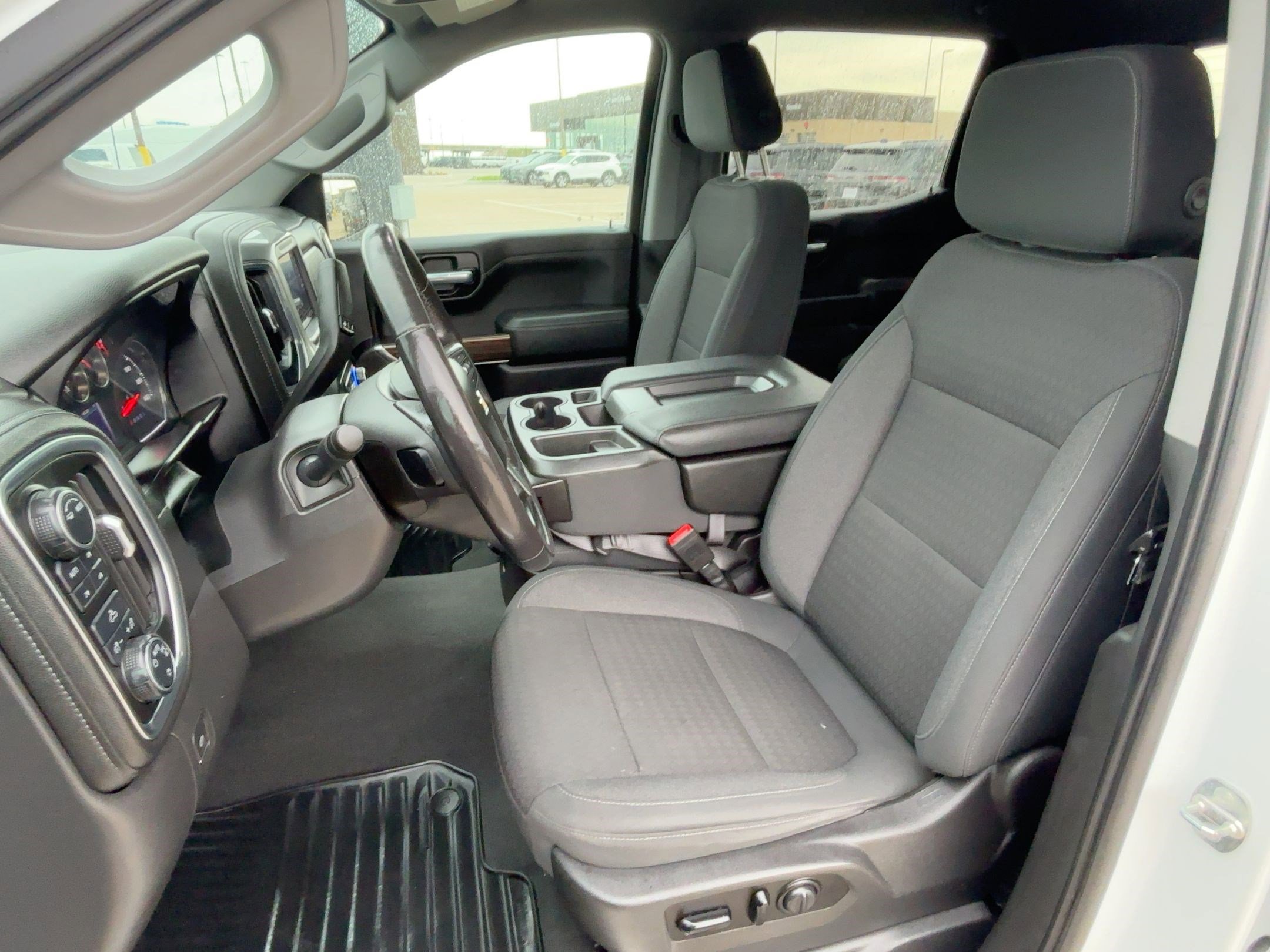 2021 Chevrolet Silverado 1500 LT photo 4