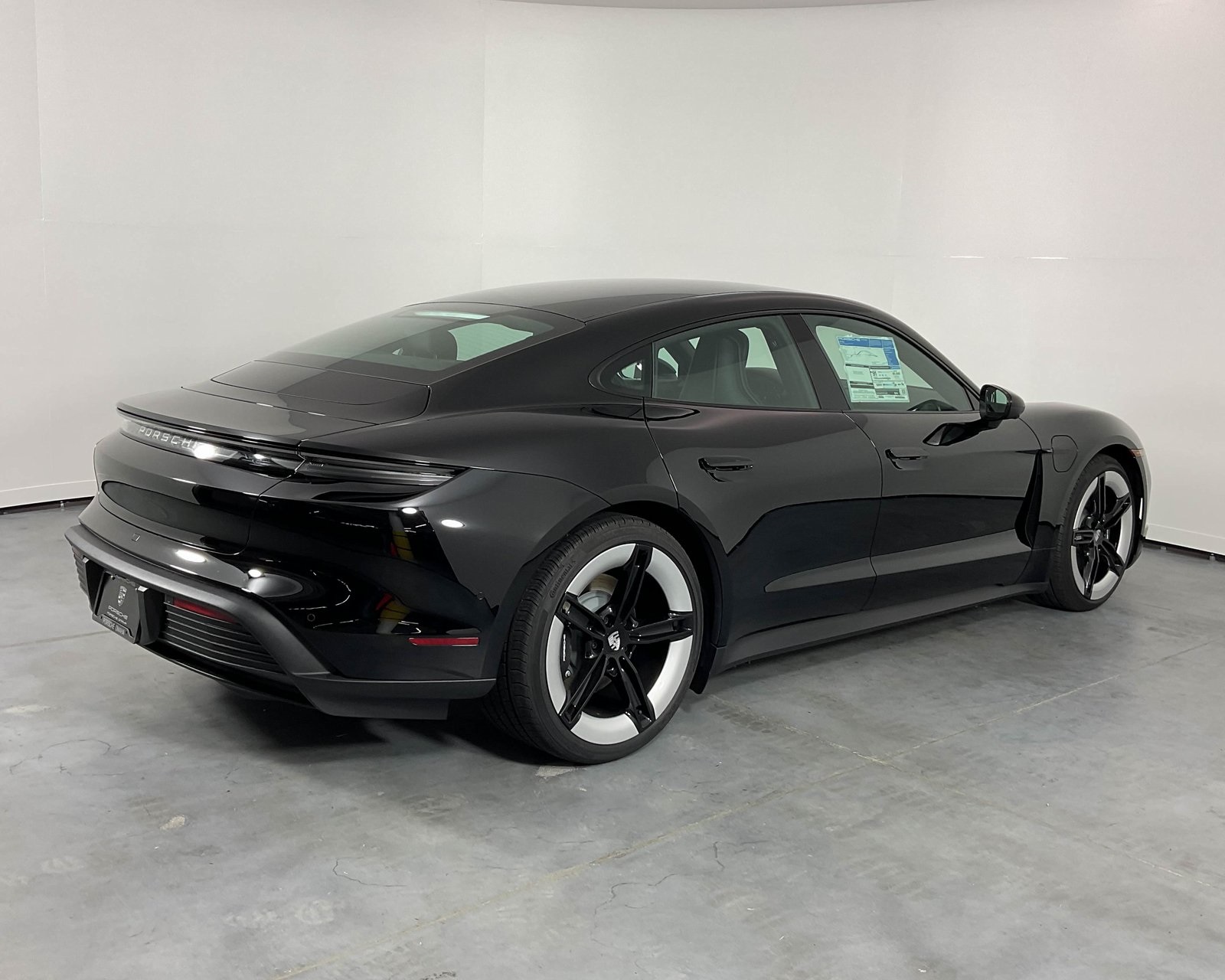 2025 Porsche Taycan photo 7