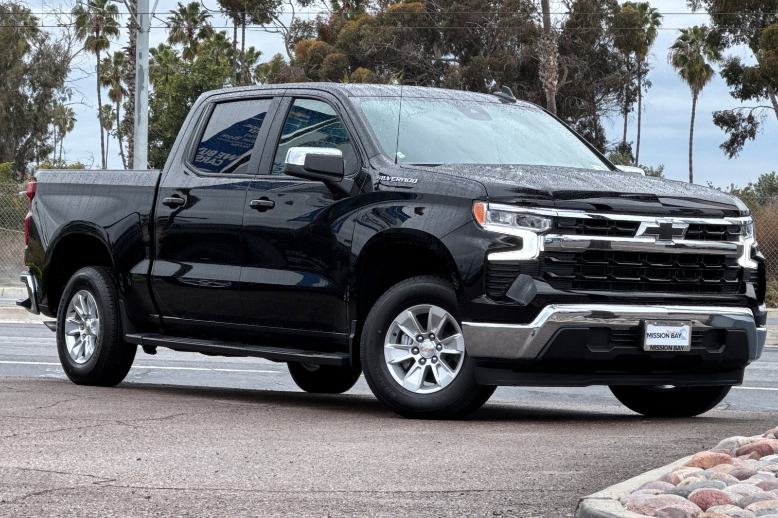 2025 Chevrolet Silverado 1500 LT photo 2