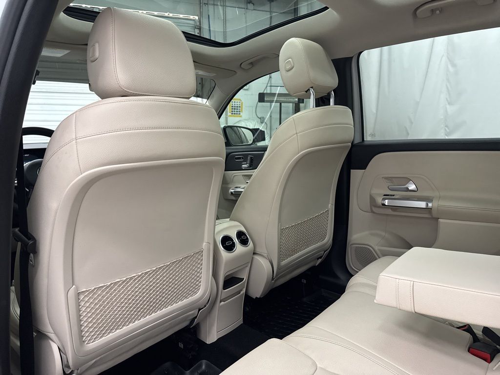 2021 Mercedes Benz GLB 250 photo 16