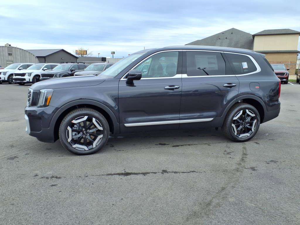 2025 Kia Telluride S photo 3