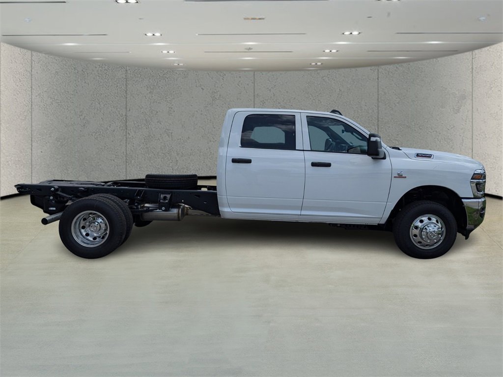 2025 Ram 3500 photo 3