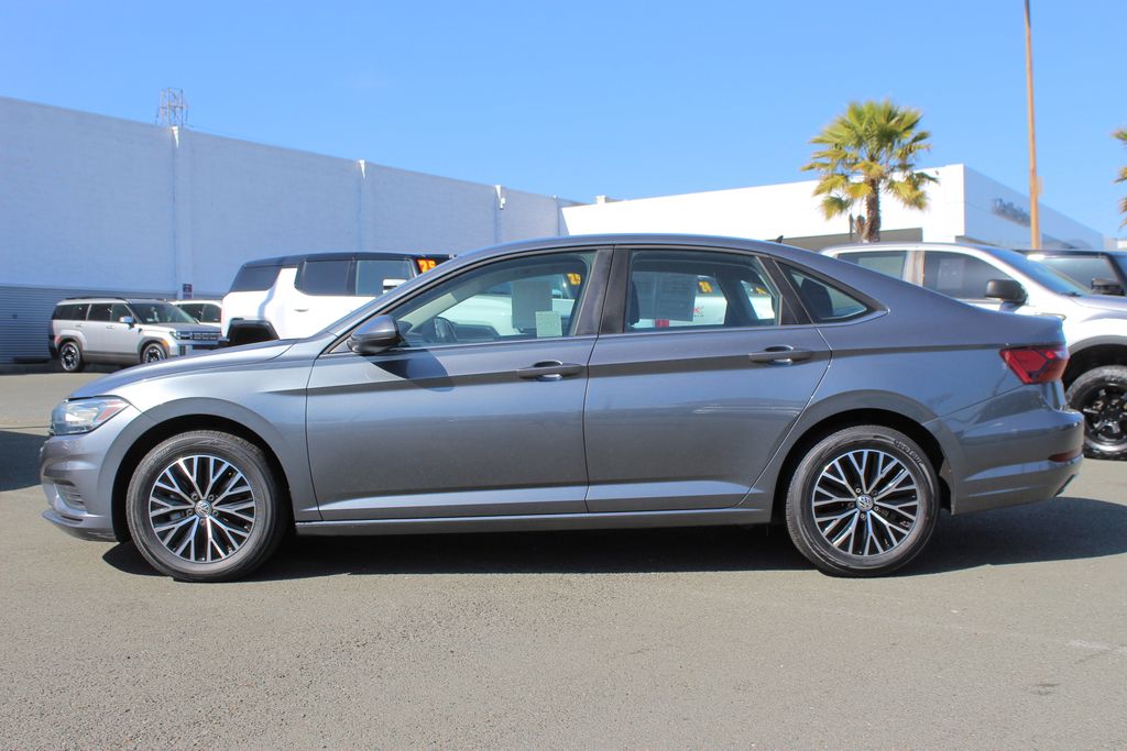 2021 Volkswagen Jetta SE R-Line photo 9