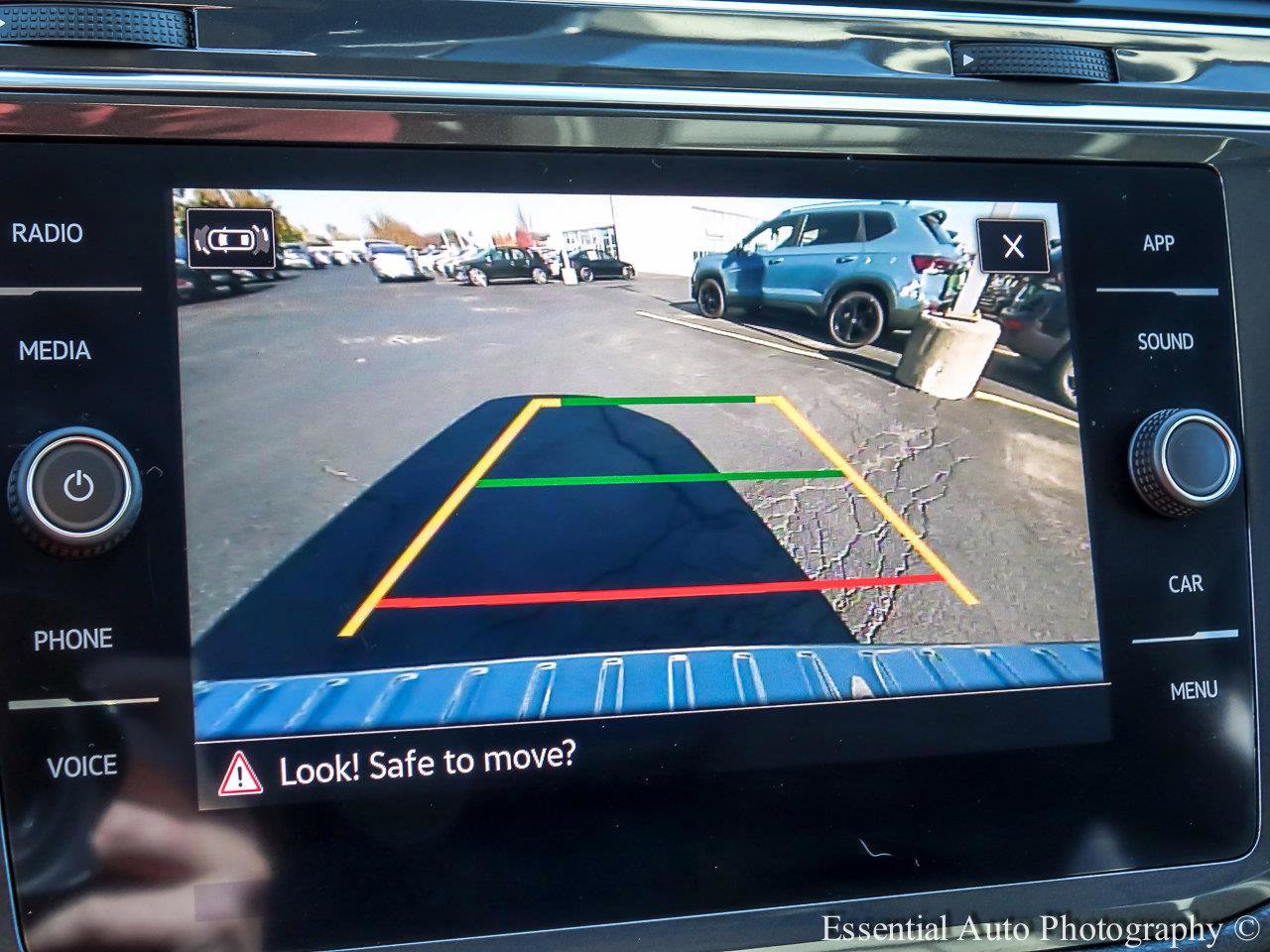 2022 VOLKSWAGEN TIGUAN - Image 13