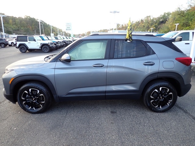 2022 Chevrolet Trailblazer LT photo 2