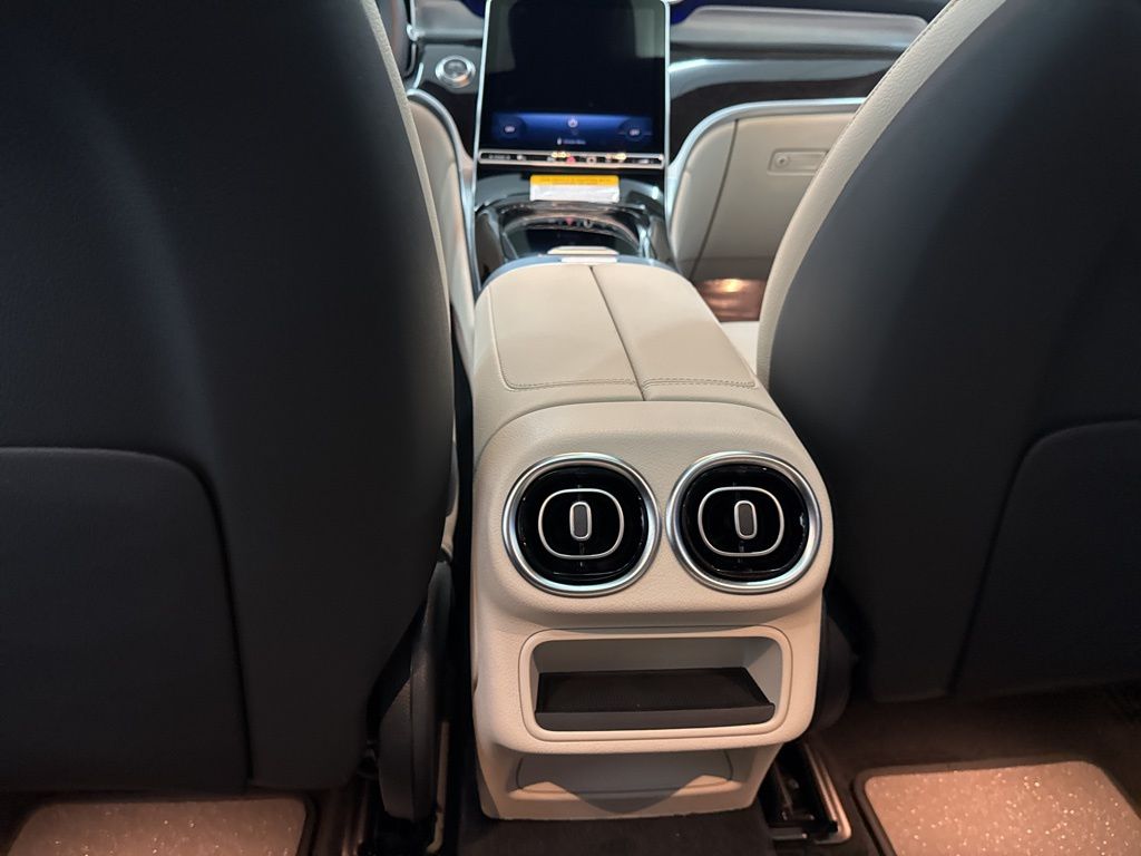 2026 Mercedes Benz GLC 300 photo 18