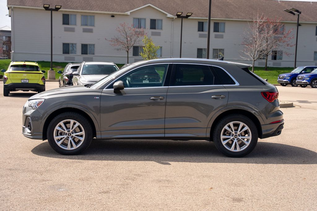 2024 Audi Q3 45 TFSI S line Premium photo 2