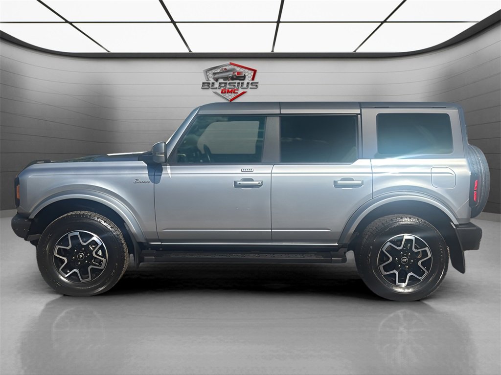 2022 Ford Bronco Outer Banks photo 2