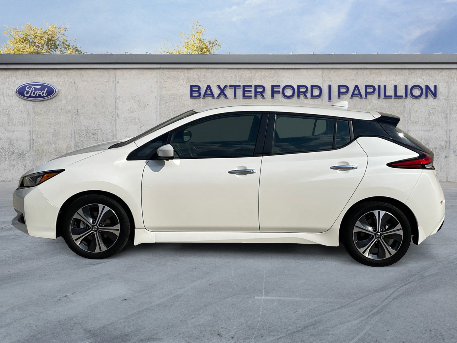 2020 Nissan Leaf SV photo 2