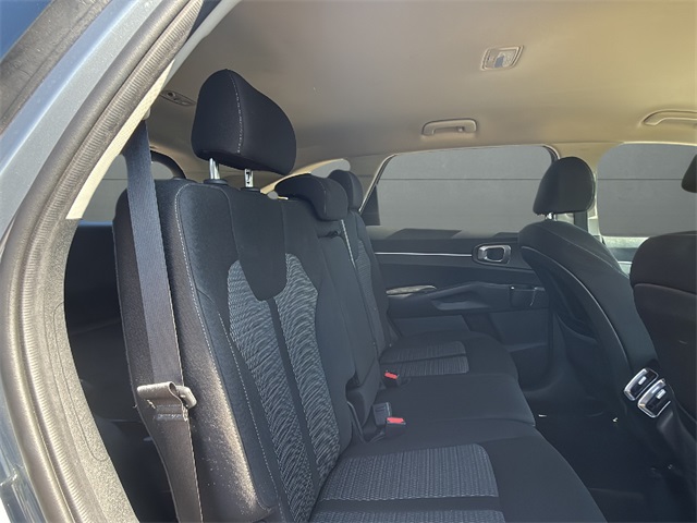 2023 Kia Sorento LX photo 14