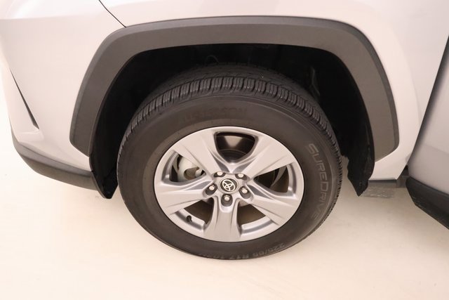 2022 Toyota RAV4 Hybrid XLE photo 5
