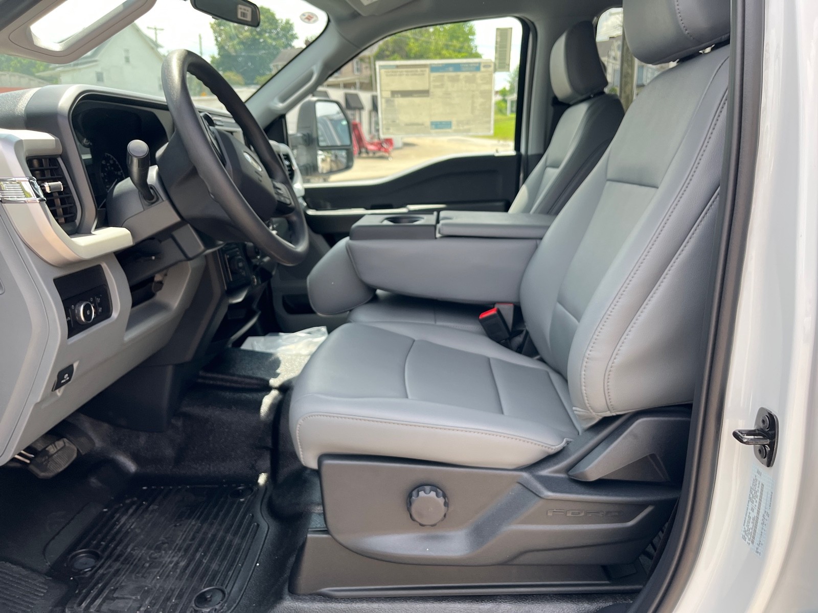 2025 Ford F-550 XL photo 2