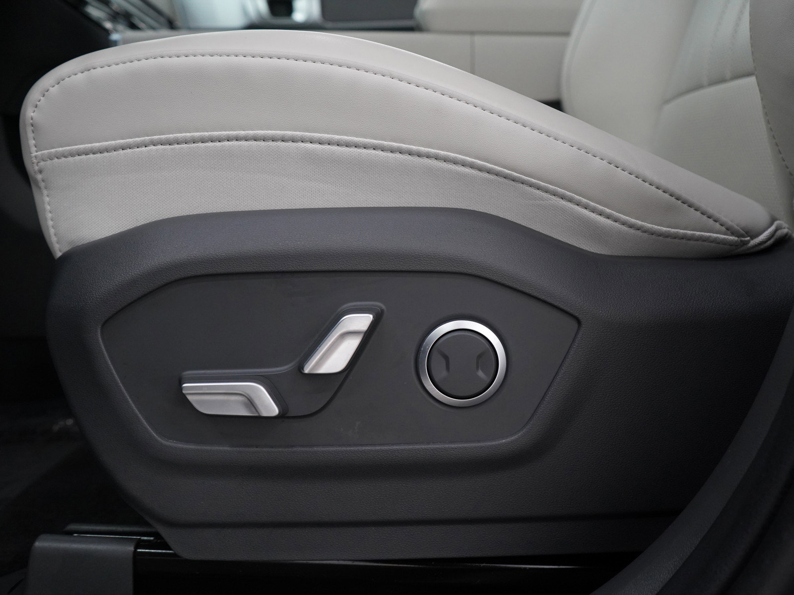 2025 Hyundai Santa Fe SEL photo 21