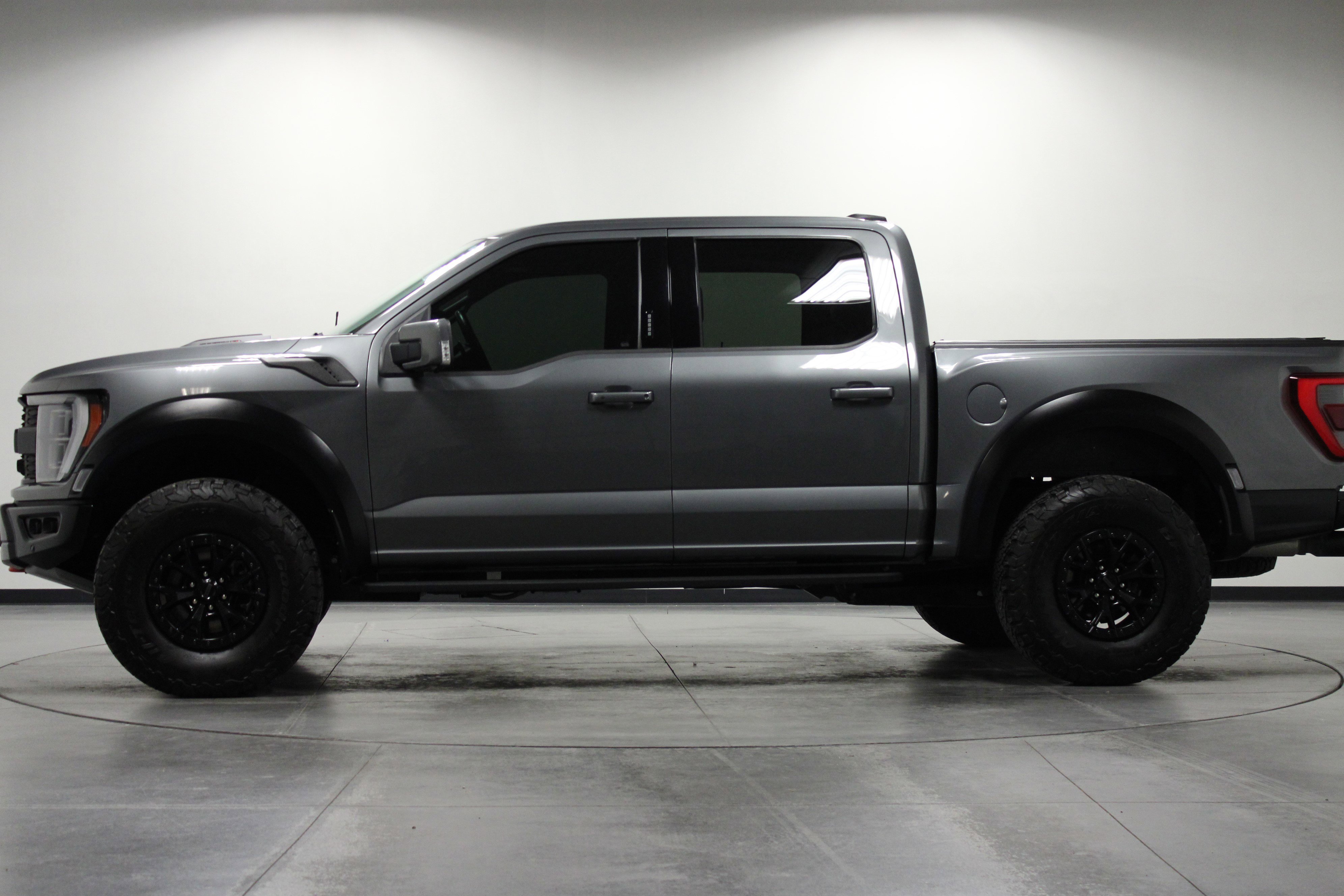 Used 2023 Gray Ford Raptor image 7