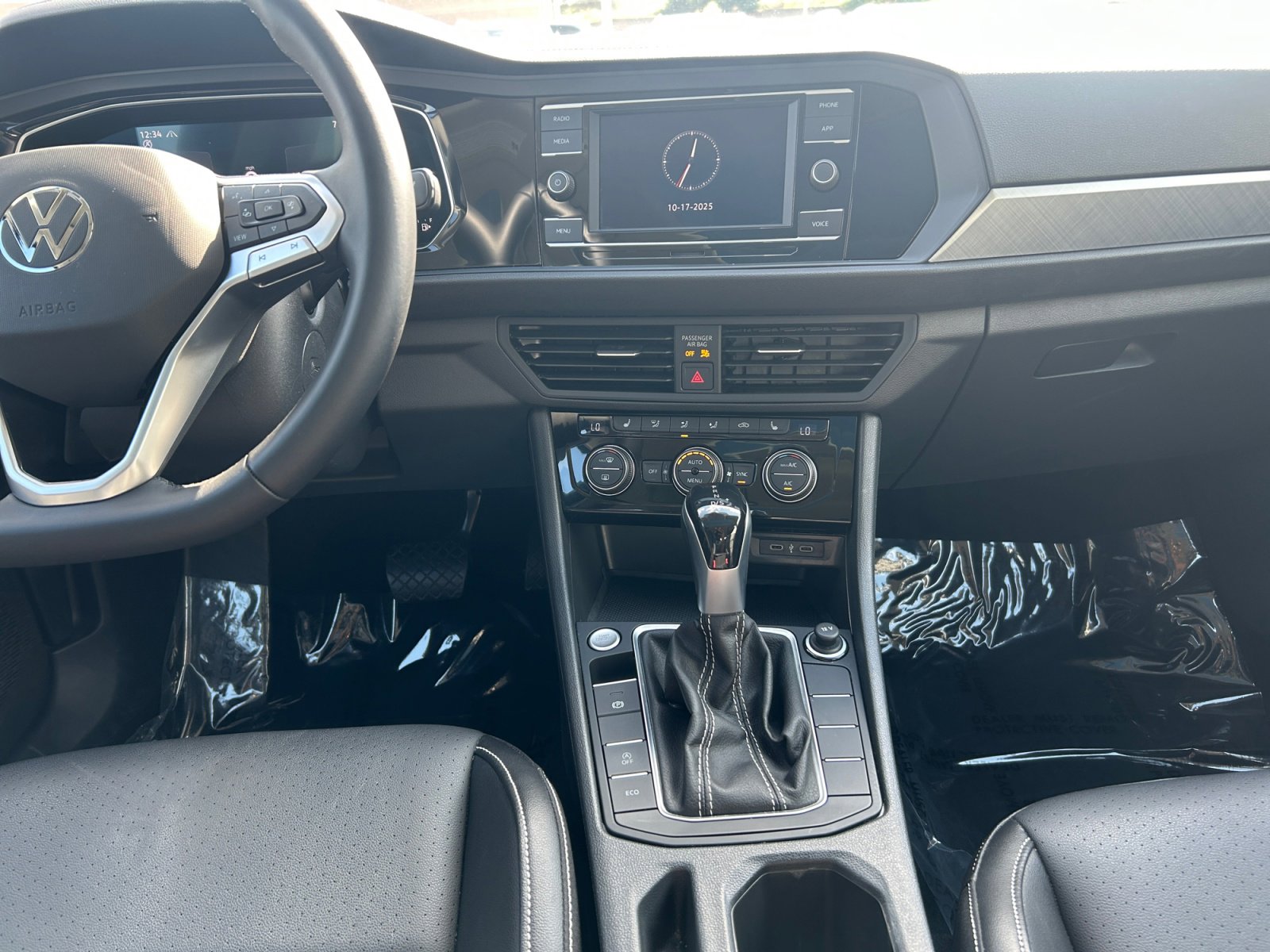 2022 Volkswagen Jetta SE photo 3