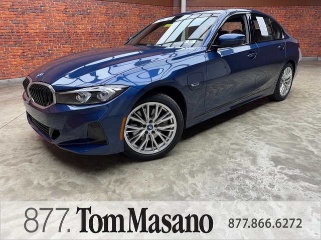 2023 BMW 3 Series 330e's photo