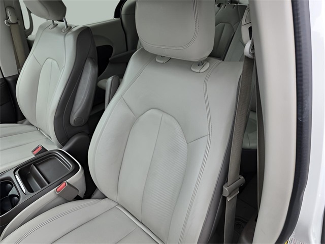 2018 Chrysler Pacifica Touring L photo 17