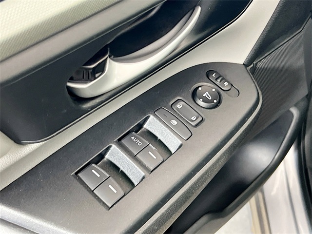 2017 Honda CR-V LX photo 16