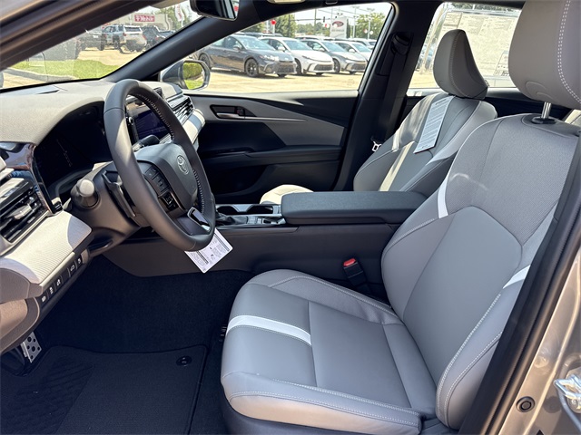 2025 Toyota Camry SE photo 8
