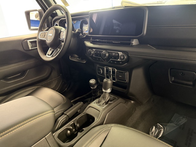 2024 Jeep Wrangler Sahara photo 10