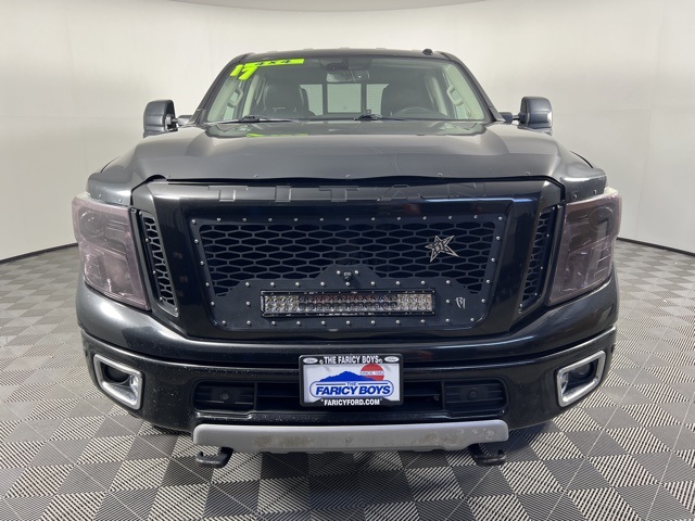 2017 Nissan Titan PRO-4X photo 2