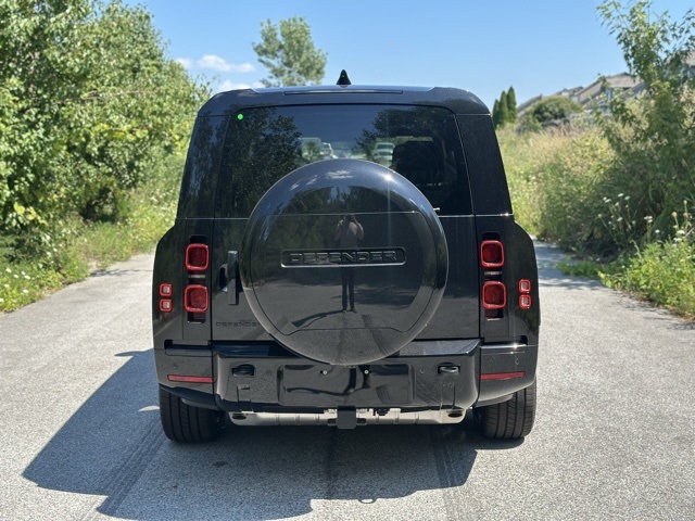 2025 Land Rover Defender 130 X-Dynamic SE photo 7