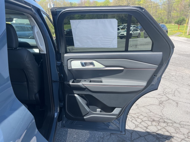2025 Ford Explorer photo 28