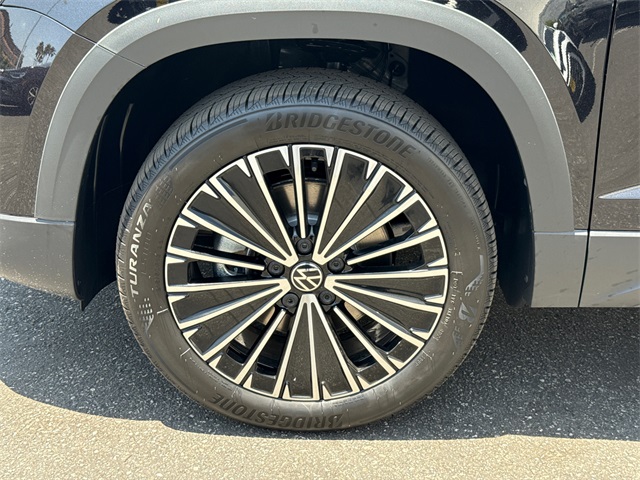 2025 Volkswagen Taos SE photo 10