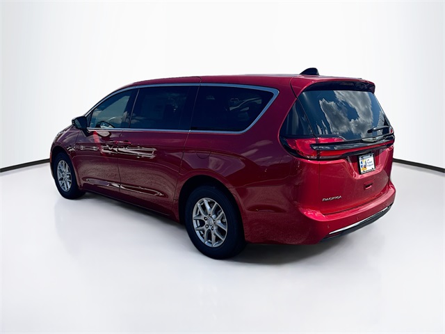 2026 Chrysler Pacifica photo 4