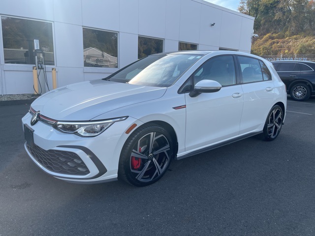 2024 Volkswagen Golf GTI SE photo 2