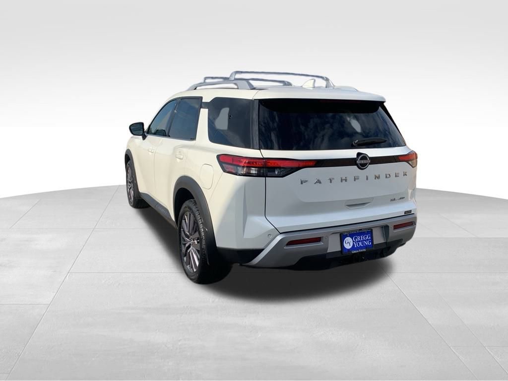 2023 Nissan Pathfinder SL photo 2