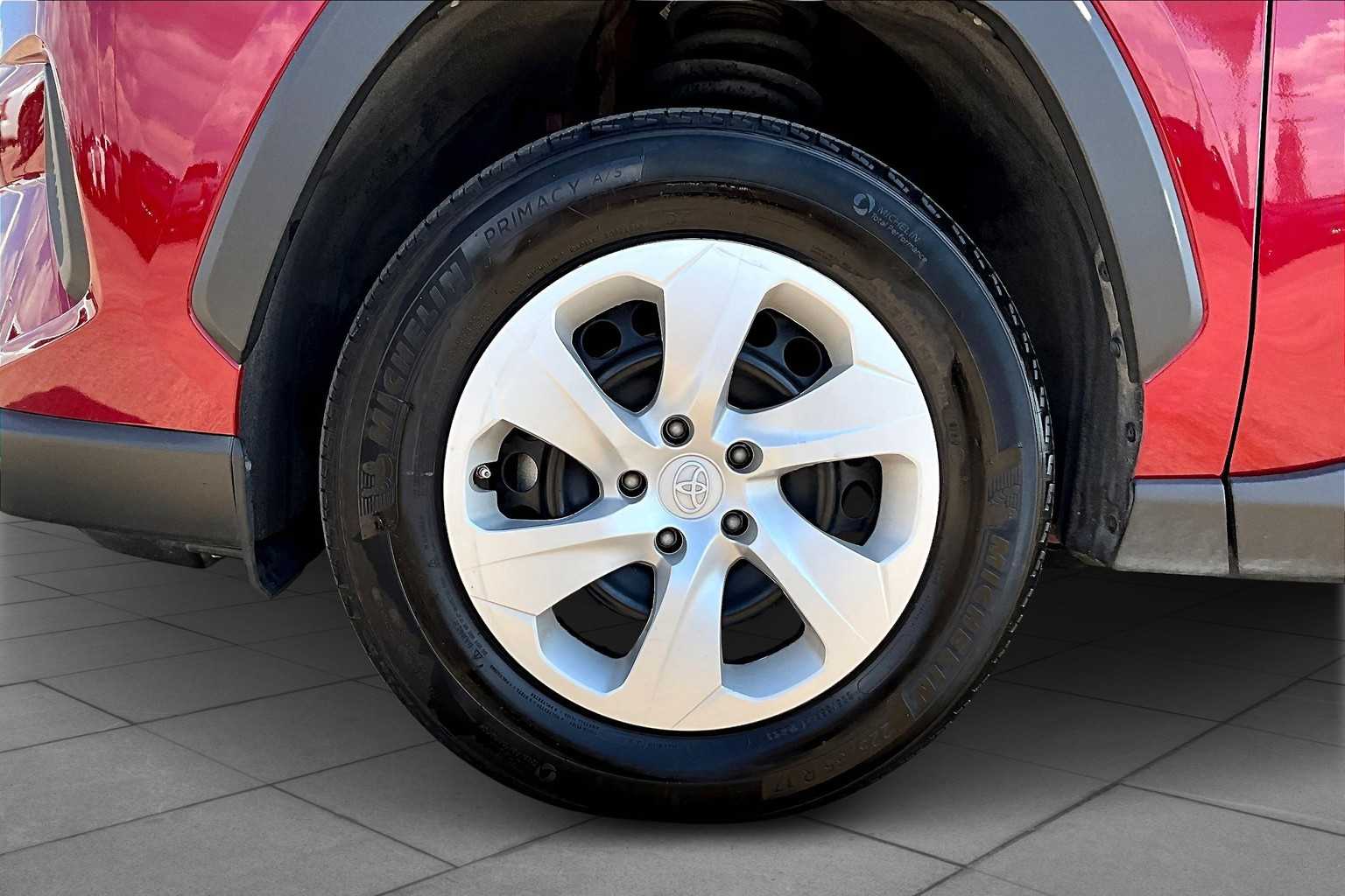 2024 Toyota RAV4 LE photo 8