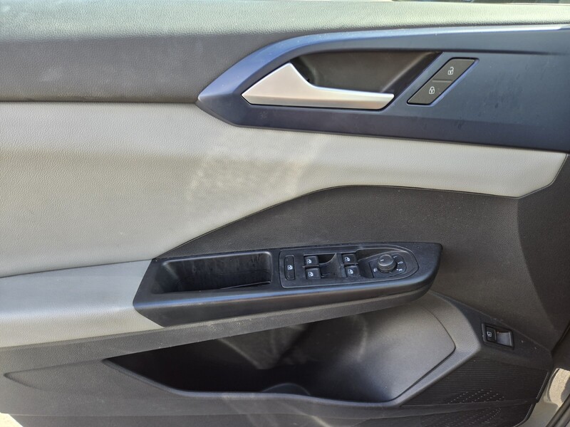 2022 Volkswagen Taos SE photo 18