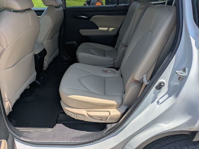 2023 Toyota Highlander XLE photo 21