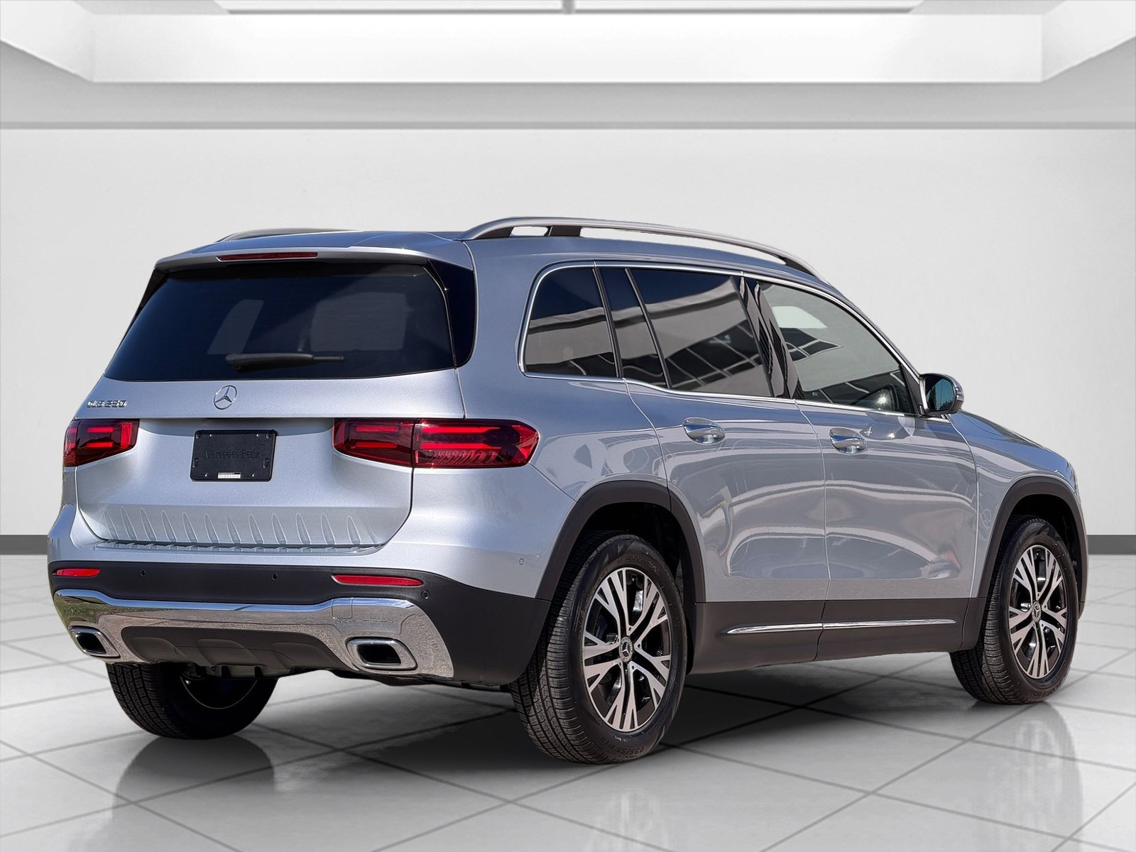 2026 Mercedes Benz GLB 250 photo 3