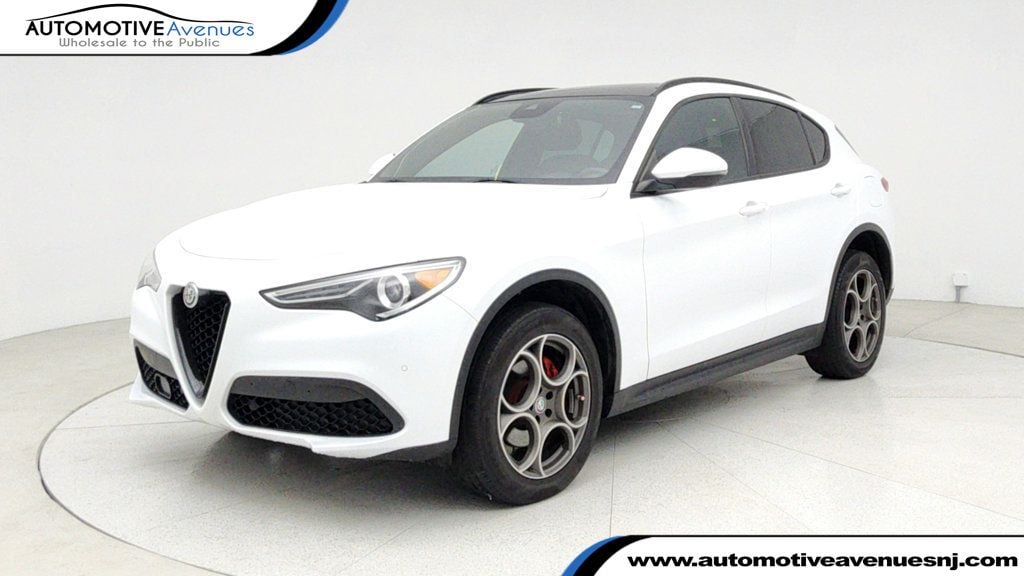 2022 Alfa Romeo Stelvio Base's photo
