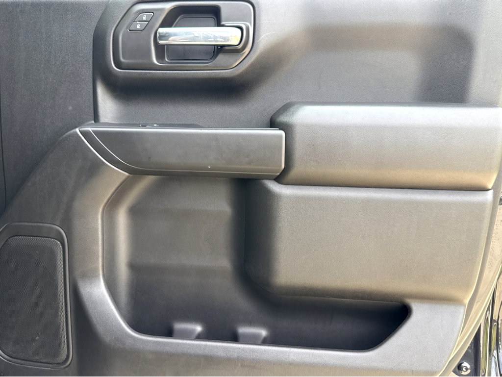 2023 Chevrolet Silverado 1500 Custom photo 11