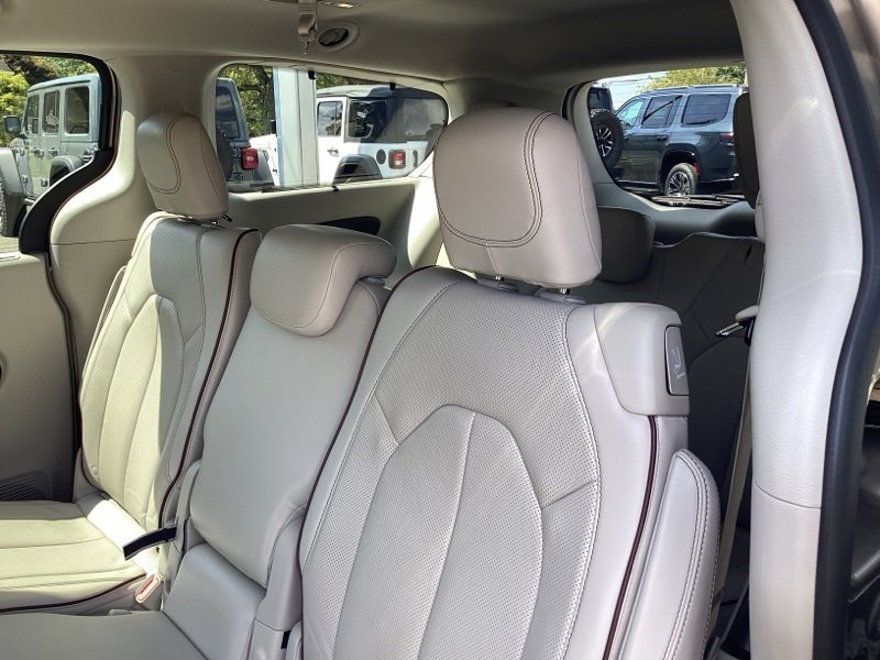 2018 Chrysler Pacifica Limited photo 13