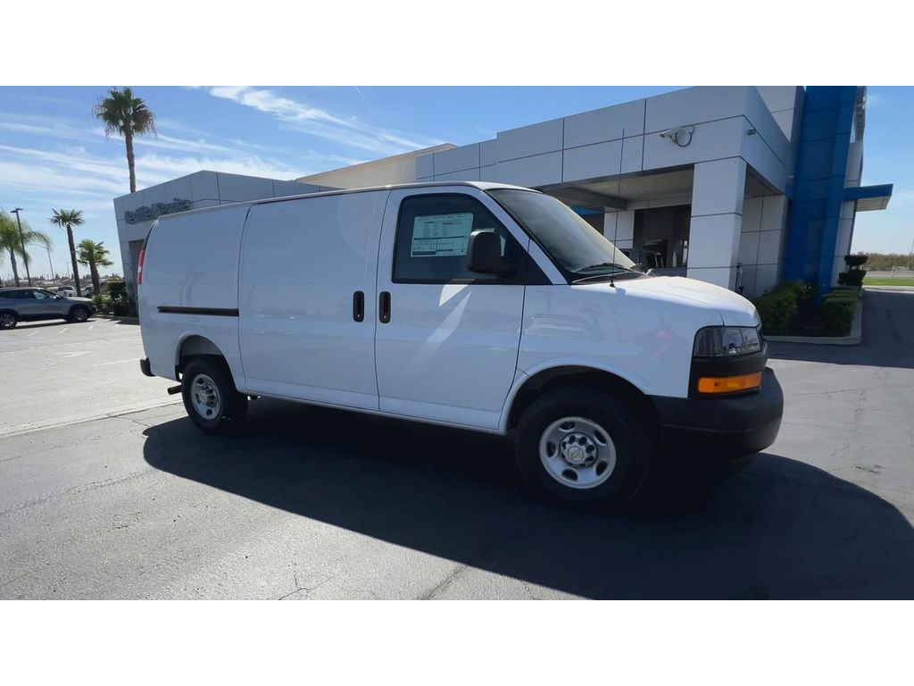 2025 Chevrolet Express Cargo 2500 photo 2
