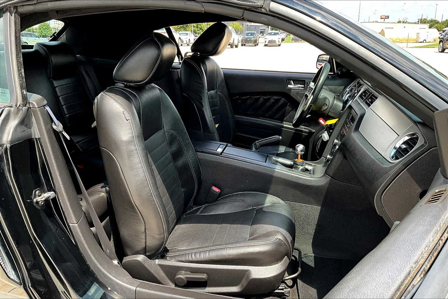 2010 Ford Mustang V6 Convertible photo 8