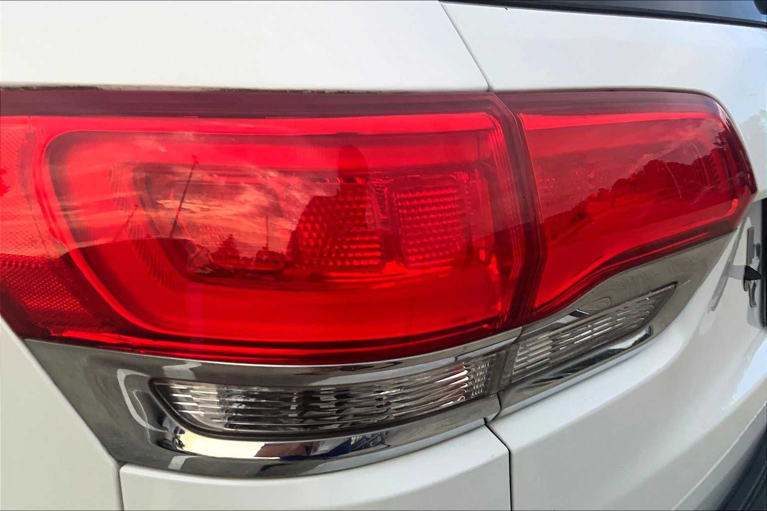 2015 Jeep Grand Cherokee Limited photo 25